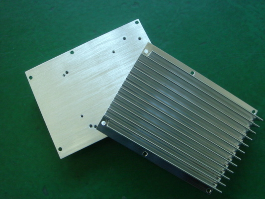 Schnelle Prototyp CNC-Präzisionsbearbeitungs-Aluminiumverdrängungs-Kühlkörper mit Umwandlungsüberzug